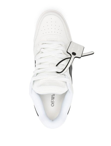 SNEAKERS 'OUT OF OFFICE'